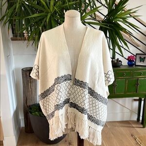 Muse Cream and Black Geometric Cape